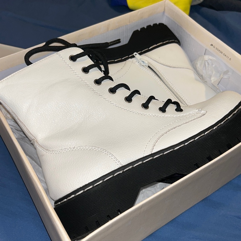 SINCERELY JULES : White combat boots